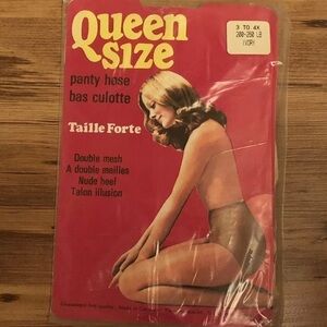 Vintage panty hose Queen Size new in package 3X - 4X
Made in Canada extra width